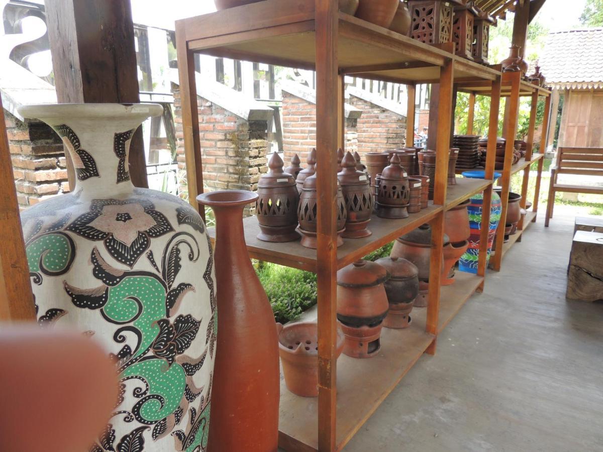 ホテル Balkondes Karanganyar Pottery Academy マゲラン エクステリア 写真