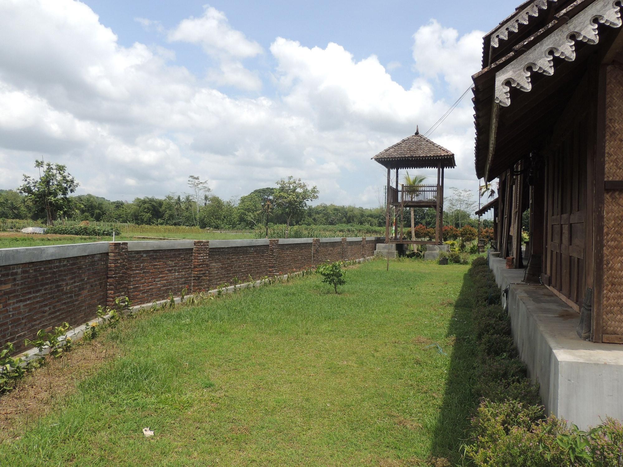 ホテル Balkondes Karanganyar Pottery Academy マゲラン エクステリア 写真